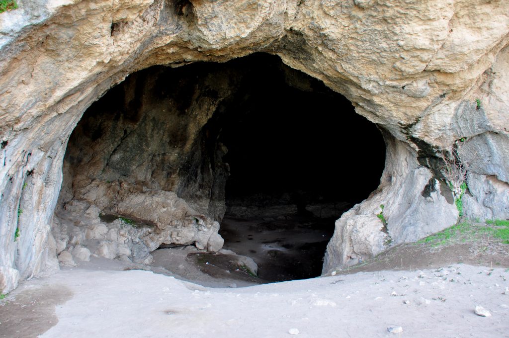 200000 Year Old Beds Discovered In South African Cave
