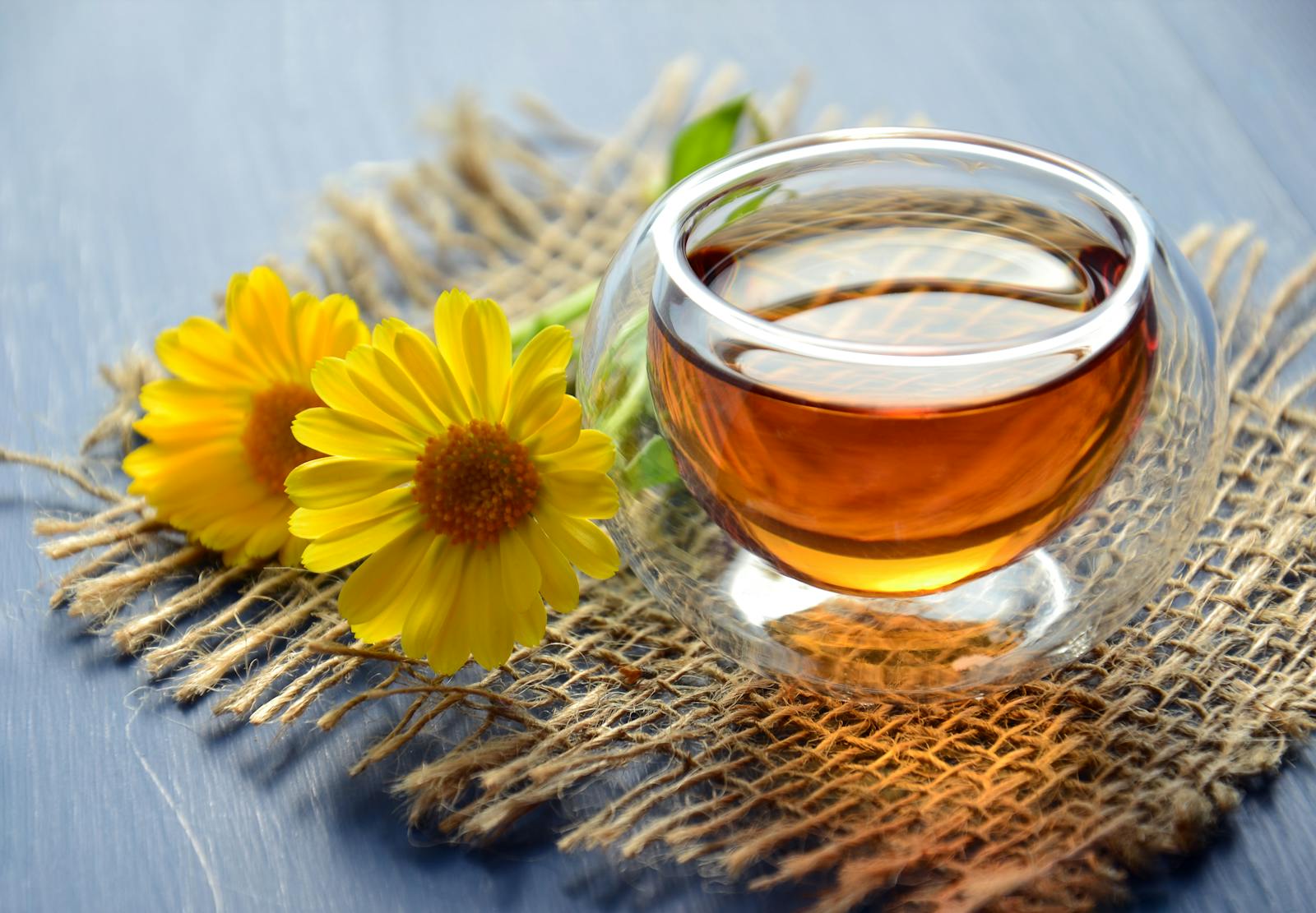 13 Best Teas for a Strong Immune System 1 Clear Glass Bowl Beside Yellow Flower