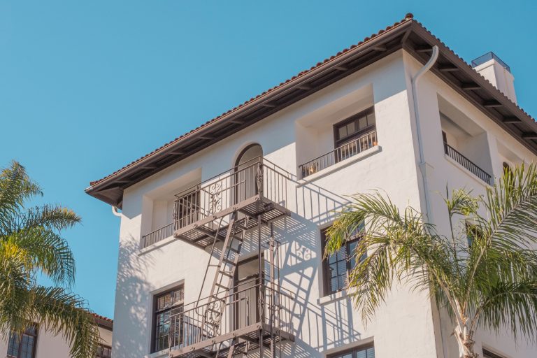 What’s the difference between a condo and an apartment?