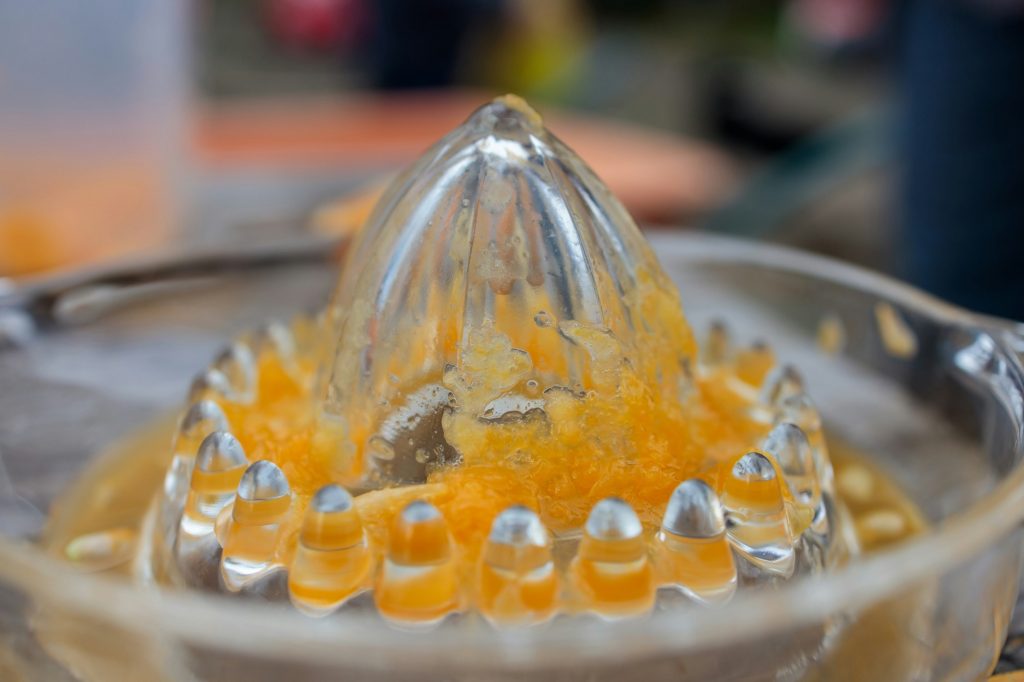 Are manual citrus squeezers efficient for extracting juice? 1 Are manual citrus squeezers efficient for extracting juice?