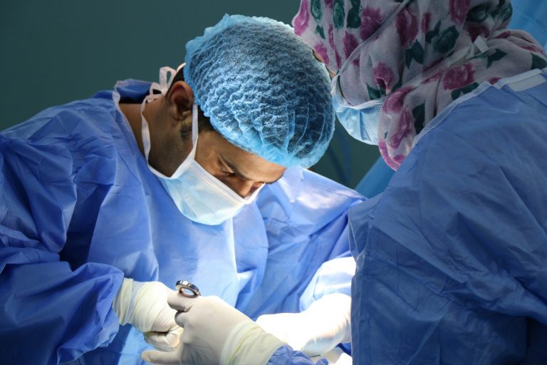 What’s the Difference Between a Cardiologist and a Cardiac Surgeon?