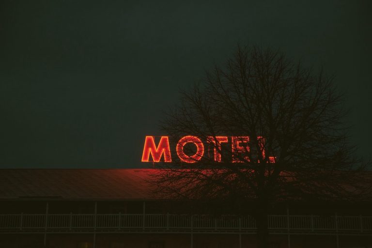 What’s the Difference Between a Motel and a Hotel?