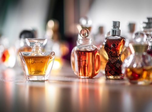 selective focus photography of clear glass perfume bottle