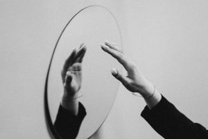 How to get rid of fog on bathroom mirrors