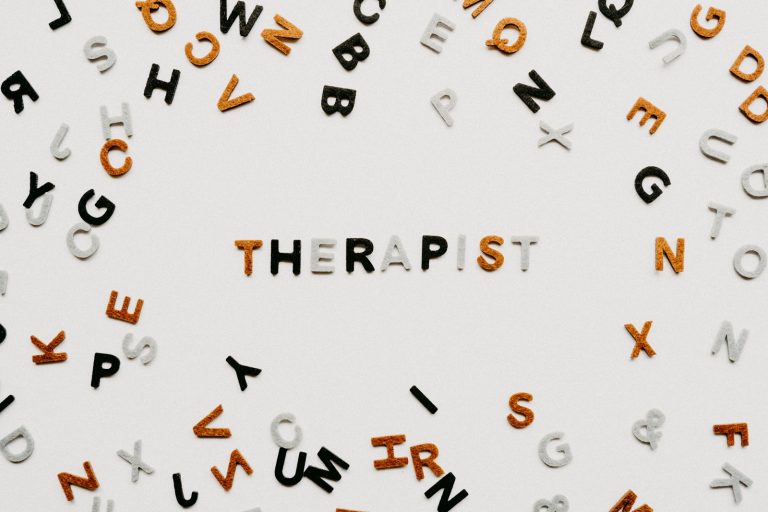 What’s the Difference Between a Speech Therapist and a Language Pathologist?