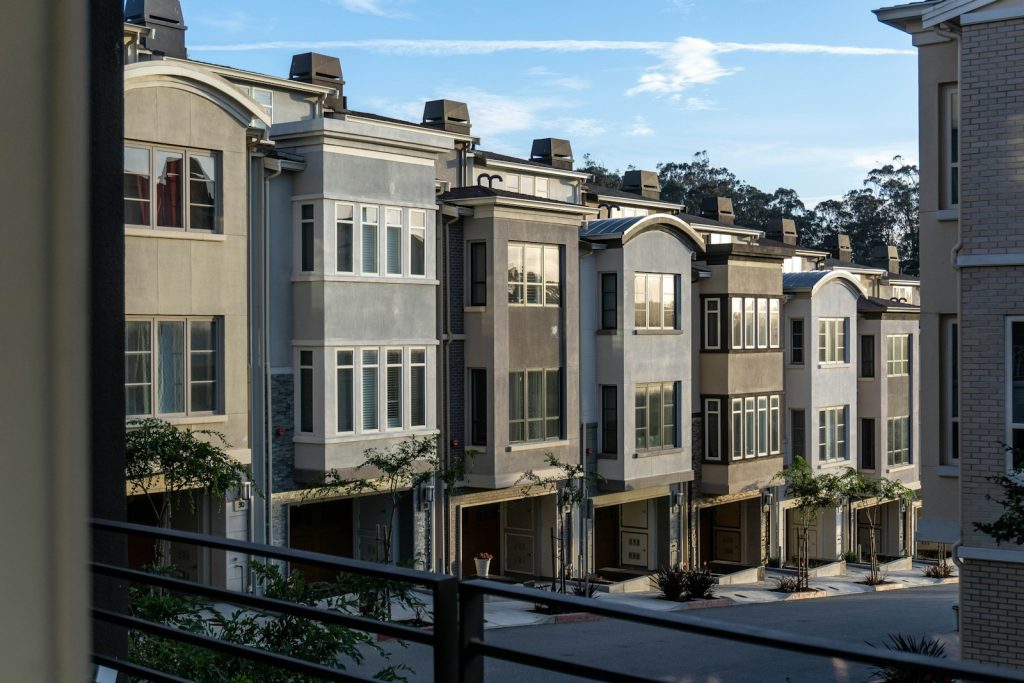 What’s the Difference Between a Condominium and a Townhouse?