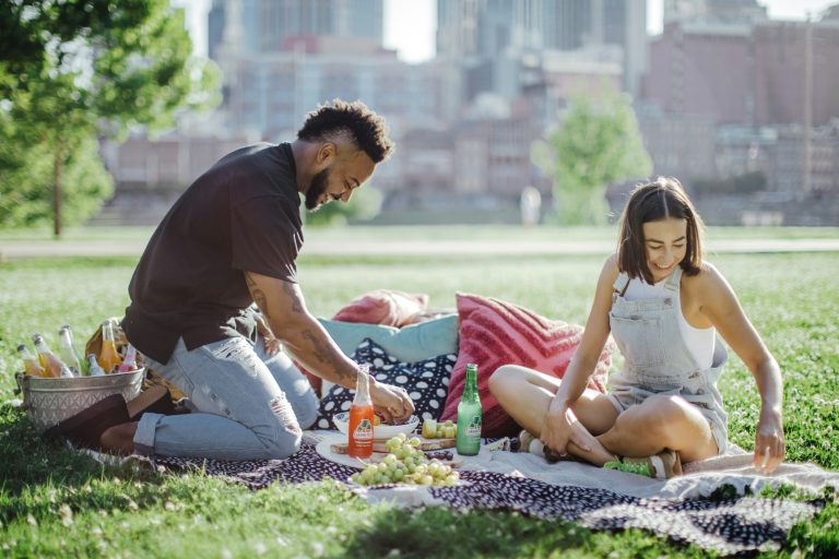 15 best romantic date ideas that are easy on the wallet