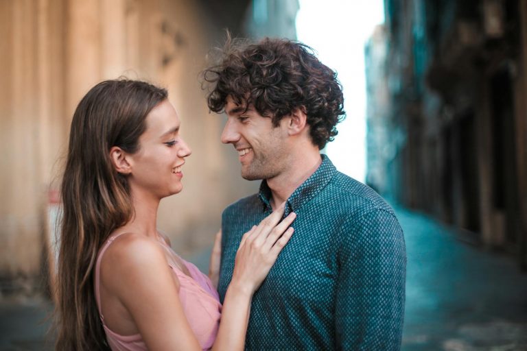 14 qualities that women find romantic in men