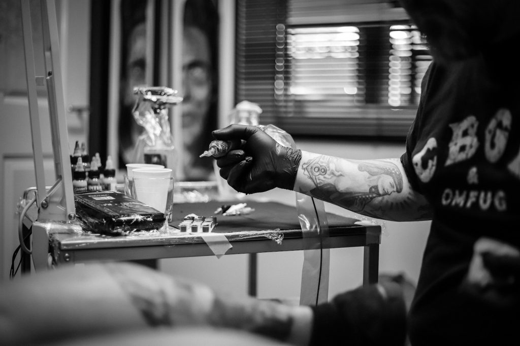 Are genital piercings and tattoos healthy in the long term? 1 Are genital piercings and tattoos healthy in the long term?
