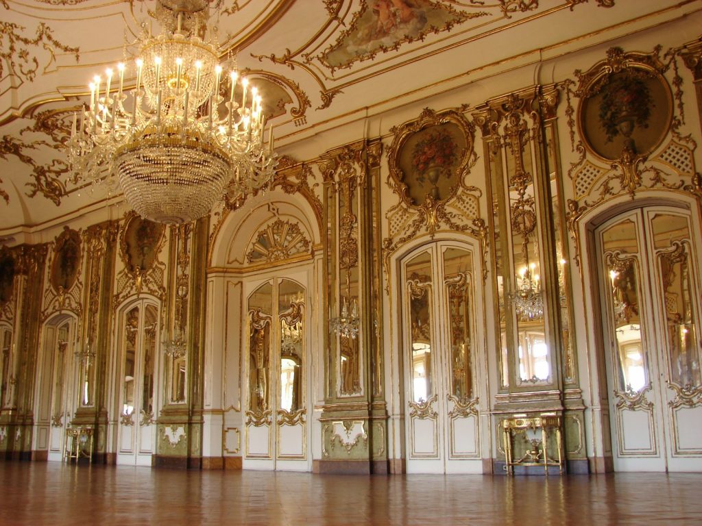 11 Magnificent Palaces to Explore Royal History 1 11 Magnificent Palaces to Explore Royal History