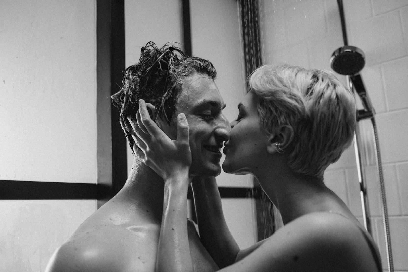 Why do women despise poor hygiene in a partner? 1 Grayscale Photo of a Romantic Couple Kissing