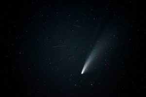 What’s the difference between a comet and meteor?