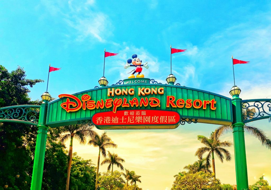14 Best Places to Visit for Theme Parks 11 welcome to the beach signage