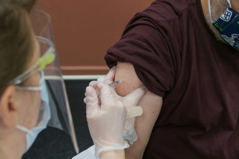 Pros and cons of flu vaccinations for immune system protection