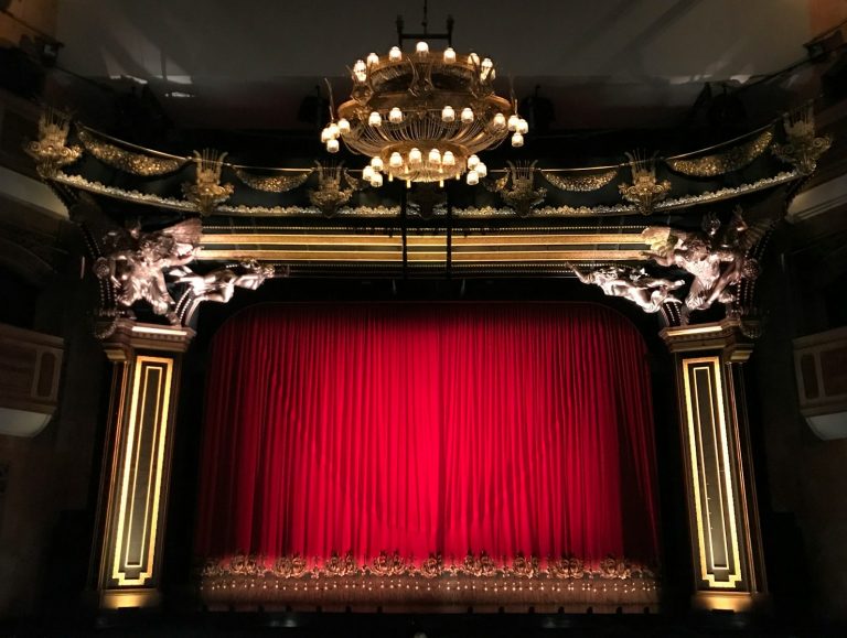 14 Best Places to Visit for Theater Enthusiasts