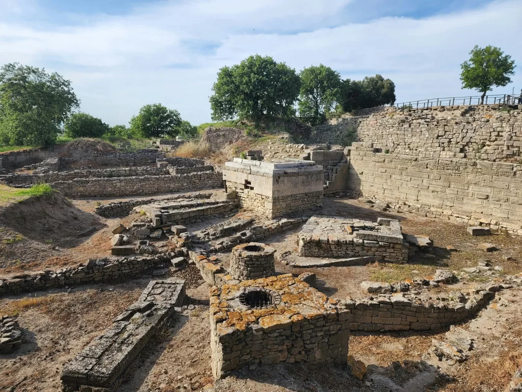 15 Most Stunning Ancient Ruins to Explore Around the World 16 pexels seckin 12646211