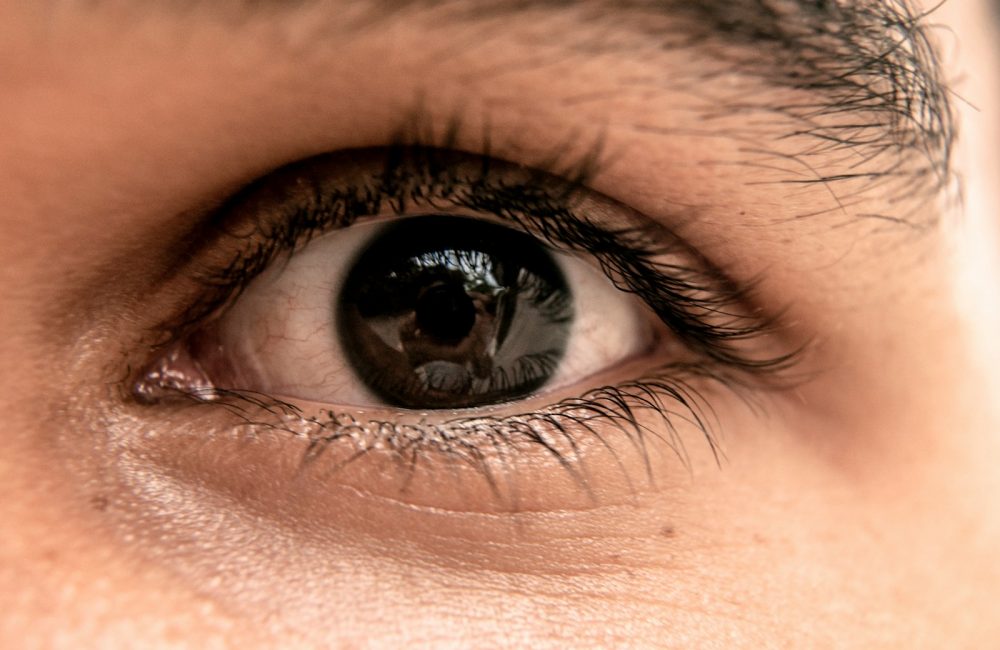 left human eye closeup photography