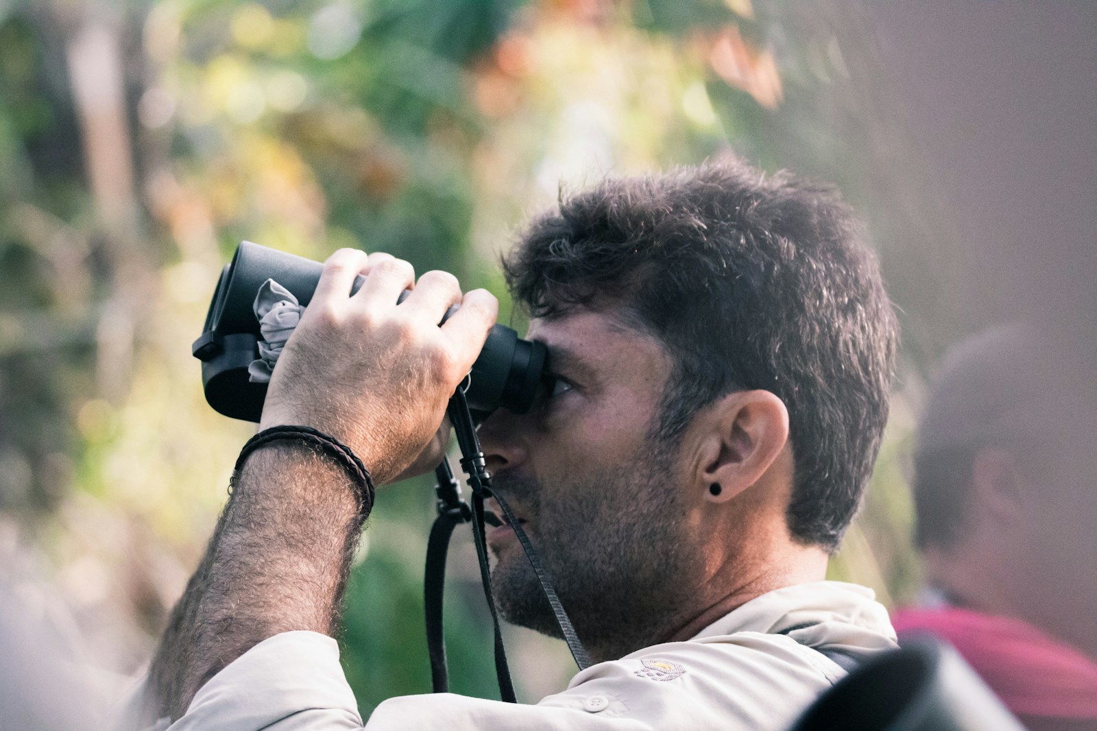 14 Best Places to Visit for Bird Watching 1 man using black binoculars at daytime