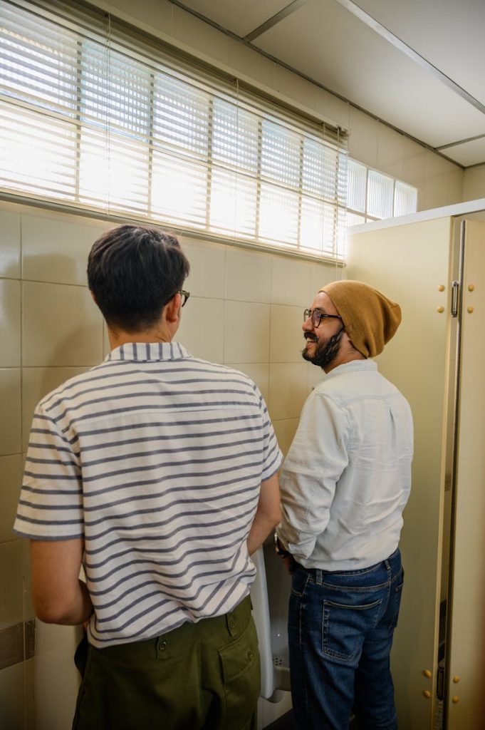 Why Does My Pee Drip Very Slowly? 1 Why Does My Pee Drip Very Slowly?