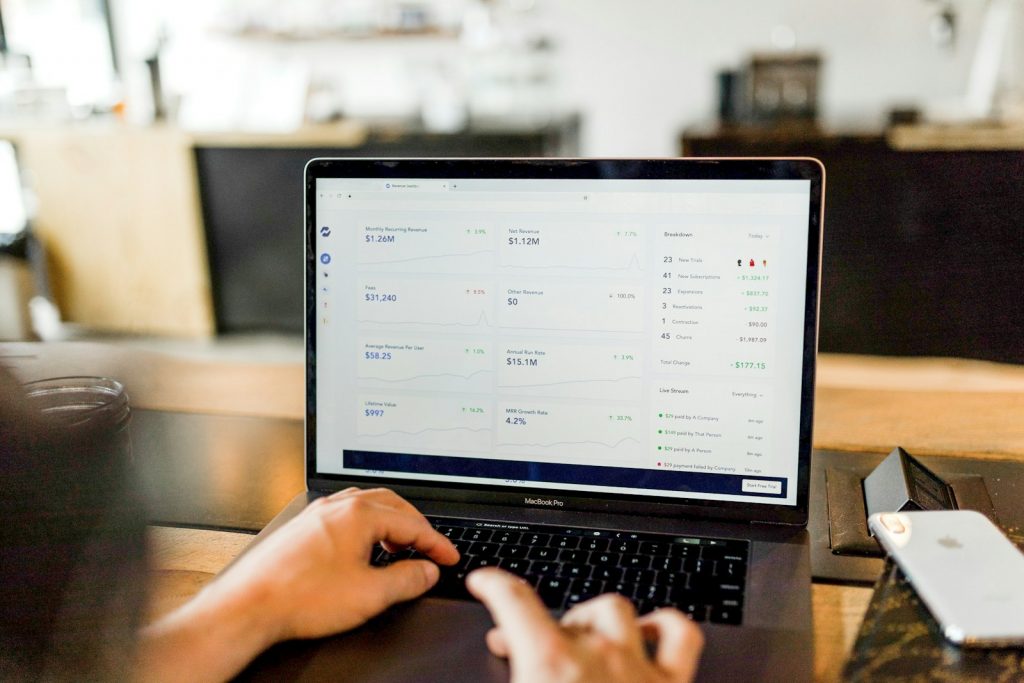 What's the difference between a top-down investment approach and a bottom-up investment approach? 1 What’s the difference between a top-down investment approach and a bottom-up investment approach?