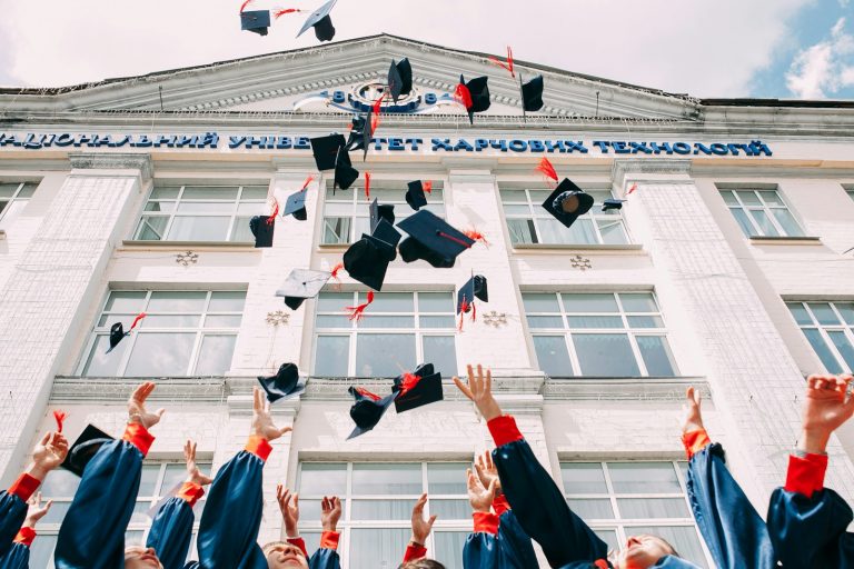 What’s the Difference Between a College and a University?