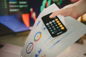 What’s the difference between a robo-advisor and a human advisor?