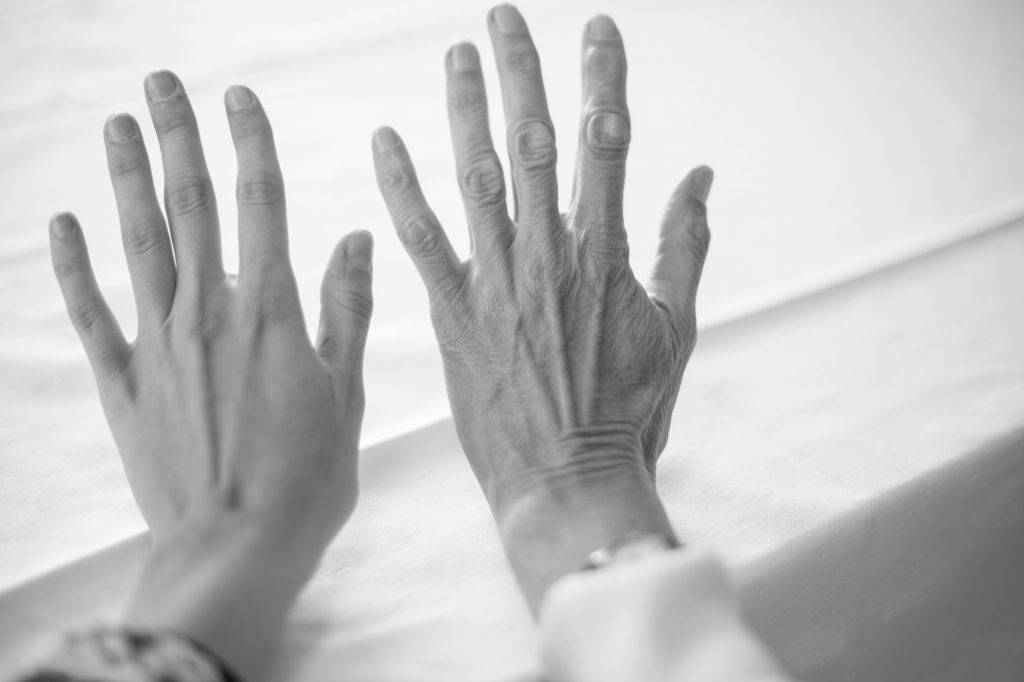 Why Do Fingers Wrinkle in Water? Understanding the Biological Response of the Skin to Prolonged Water Exposure 1 Why Do Fingers Wrinkle in Water? Understanding the Biological Response of the Skin to Prolonged Water Exposure