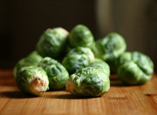 shallow depth of fields photography of green vegetable on brown wooden panel