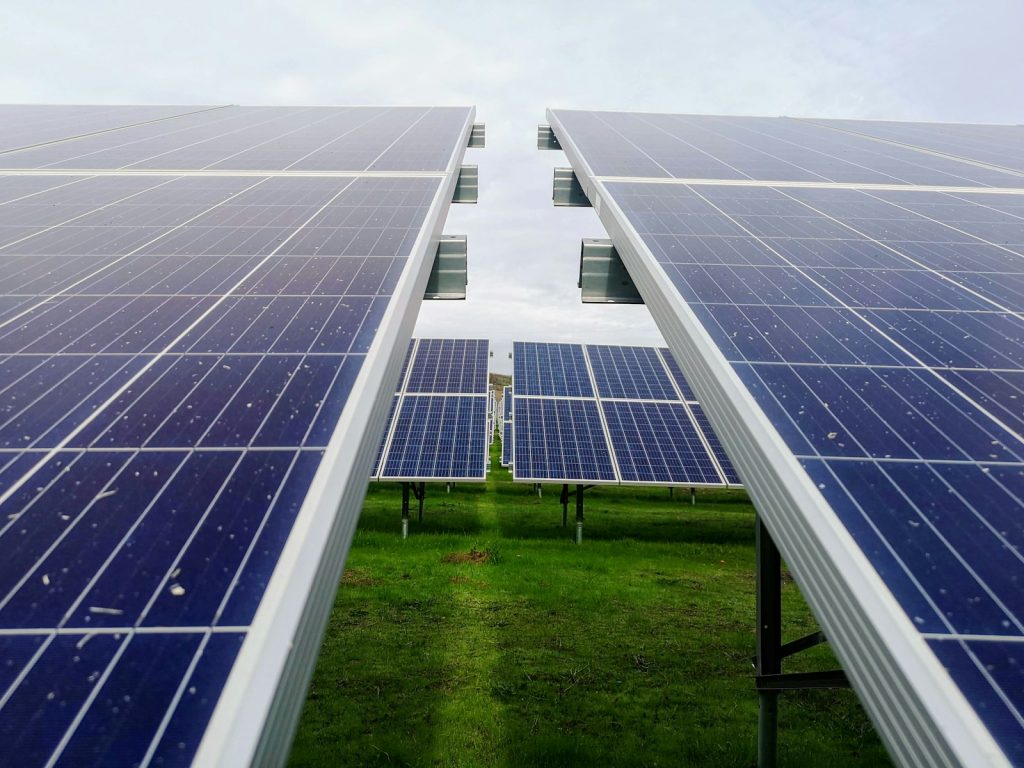 How Do Solar Panels Work to Convert Sunlight Into Electricity? 1 How Do Solar Panels Work to Convert Sunlight Into Electricity?
