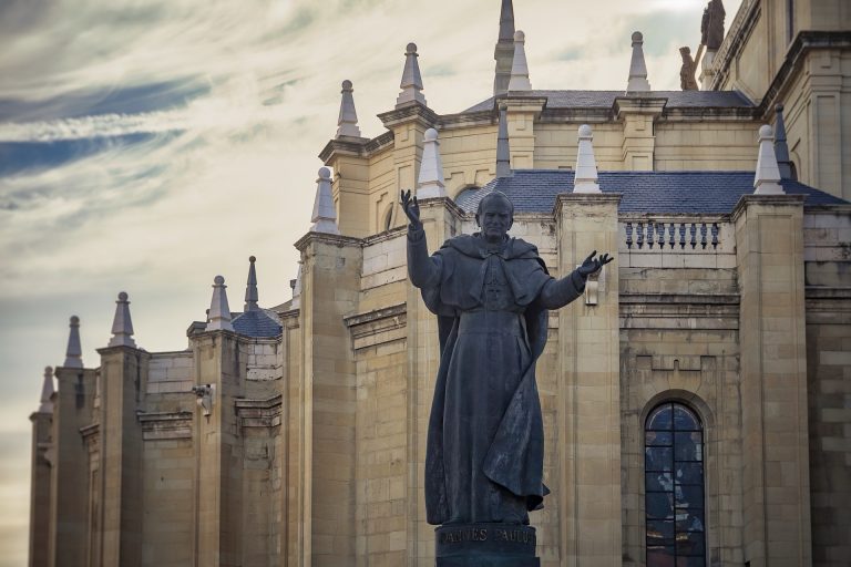 What’s the Difference Between Catholics and Protestants?