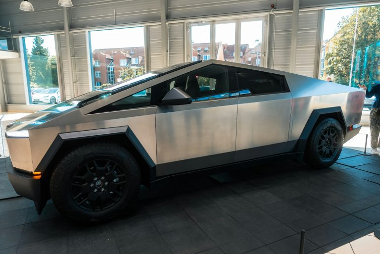 12 Reasons Why Tesla’s Cybertruck Is a Terrible Car and a Useless Truck