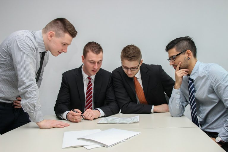 What’s the difference between an accredited investor and a retail investor?