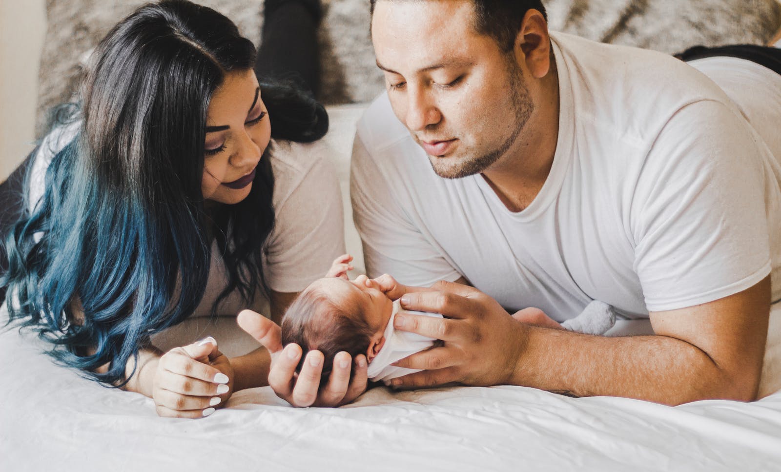 Managing Family and Friend Visits as New Parents: Tips for a Smooth Experience 1 Photo Of People Looking On Child