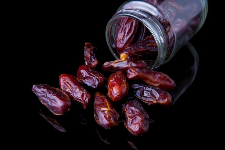17 Amazing Health Benefits of Dates: A Nutrient-Packed Superfood