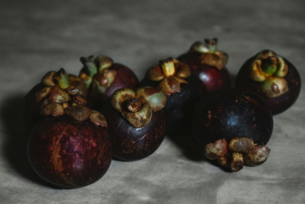 13 Best Health Benefits of Mangosteen for Men