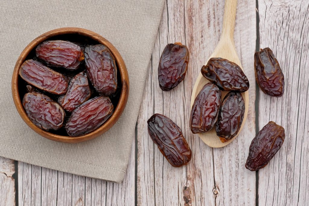 16 Best Dried Fruits for People Seeking Concentrated Nutrients