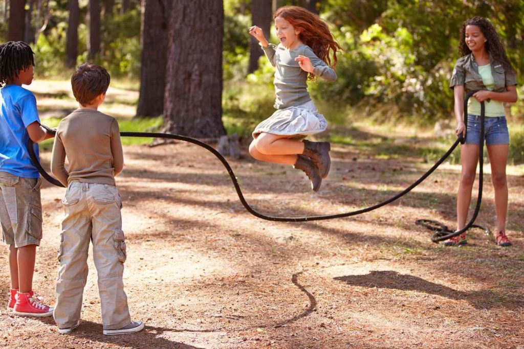14 Fun Outdoor Sports for Families with Young Kids to Enjoy Together