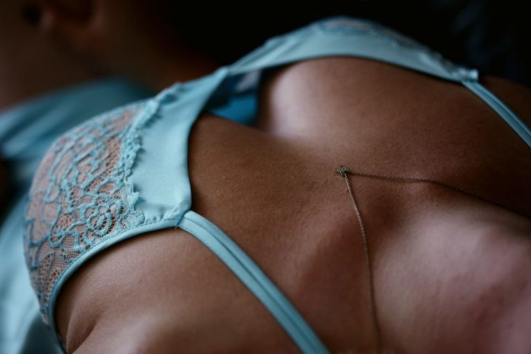 Does Sleeping with a Bra Make Your Breasts Sag?