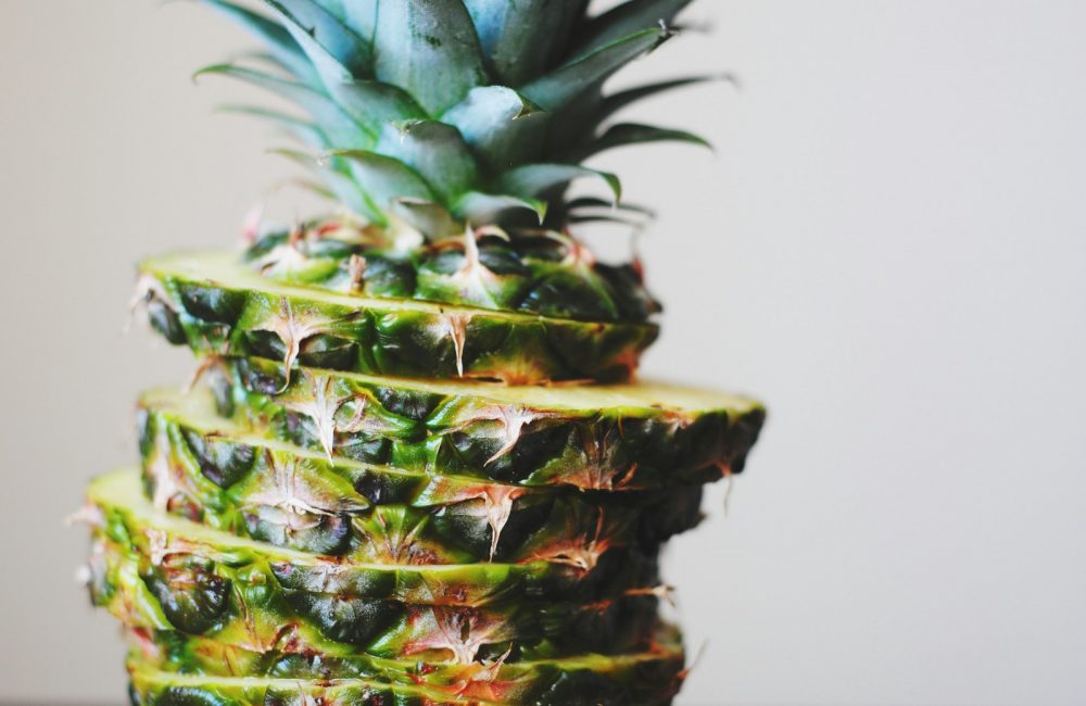 sliced pineapple