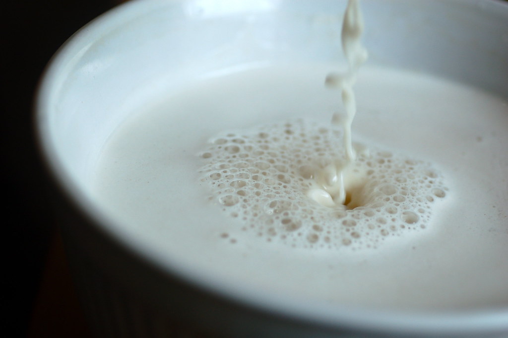 16 Amazing Health Benefits of Oat Milk as a Dairy Alternative