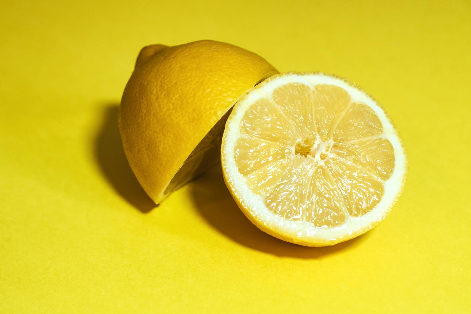 13 Best Foods for Natural Detoxification 1 lemon