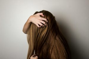 How to Get Rid of Dandruff Naturally: 12 Effective Methods