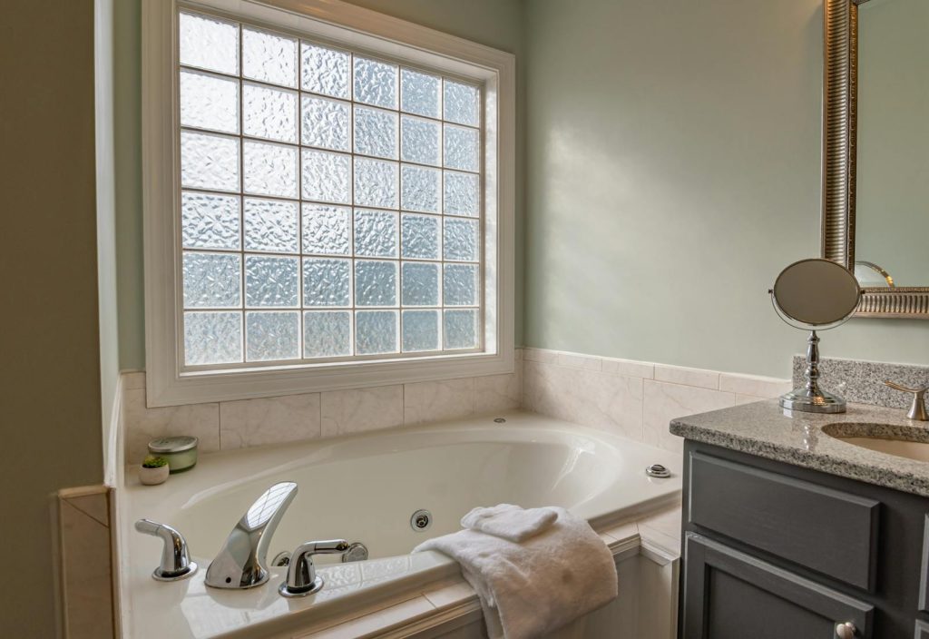 How to Remove Mold in the Bathroom