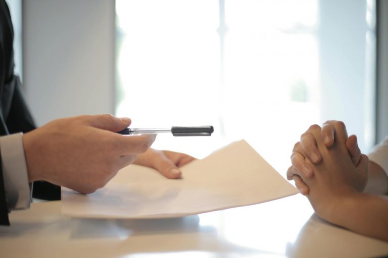 What’s the Difference Between a Trustee and a Beneficiary?