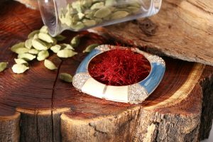 14 Impressive Health Benefits of Saffron