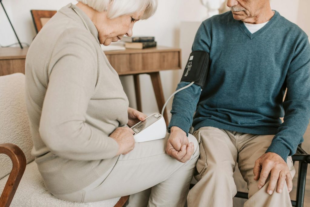 What’s the Difference Between a Geriatrician and a Gerontologist? 1 What’s the Difference Between a Geriatrician and a Gerontologist?