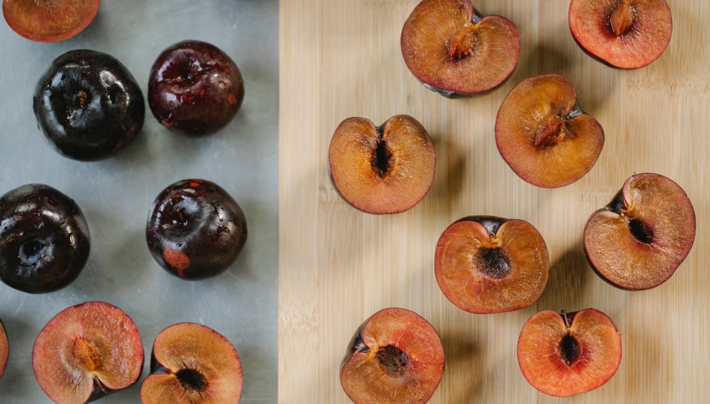 13 Best Health Benefits of Plums 1 13 Best Health Benefits of Plums