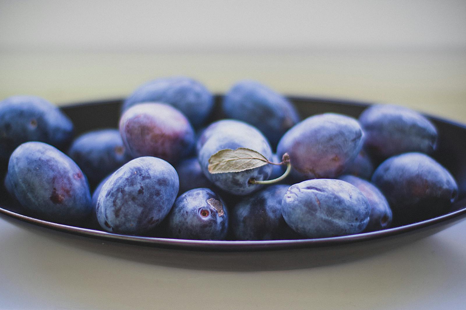 12 Best Health Benefits of Plum for Women 1 plums