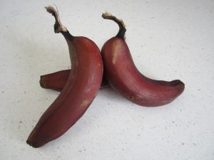 16 Amazing Health Benefits of Red Bananas