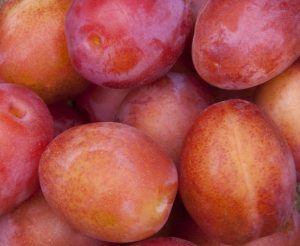 12 Best Health Benefits of Plum for Men